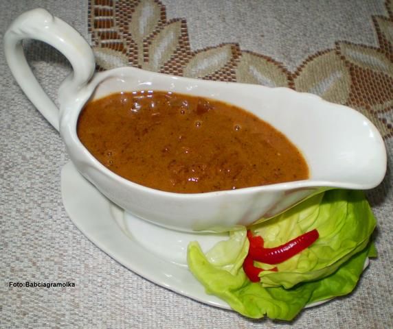 Sos mięsno-cebulowy :