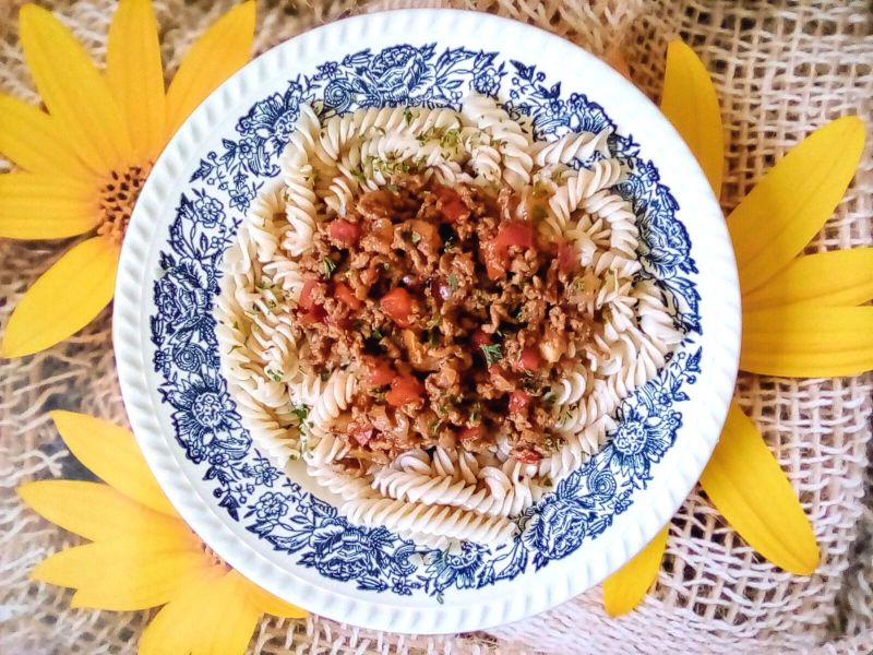 Sos mięsny z czerwoną papryką