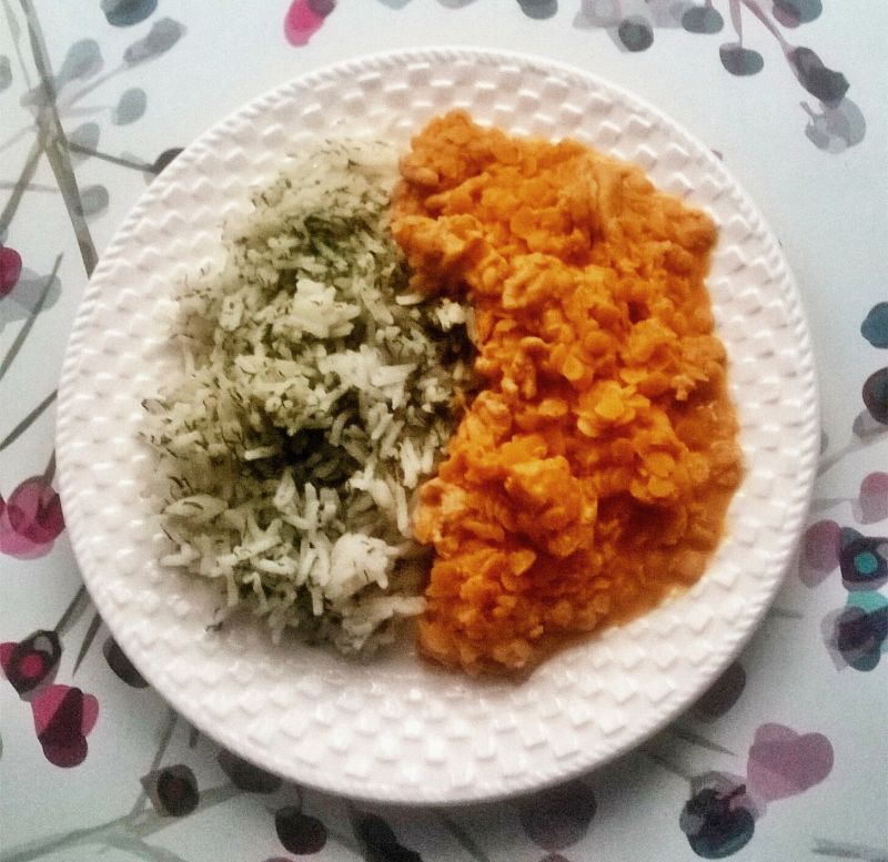 Sos mięsny z soczewicą i koperkowym ryżem Sos mięsny z soczewicą i koperkowym ryżem