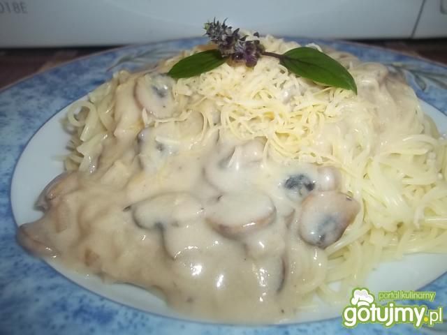 Sos pieczarkowo-śmietanowy do makaronu