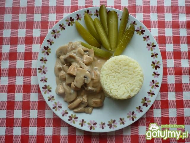 Sos pieczarkowy z filetem z indyka.