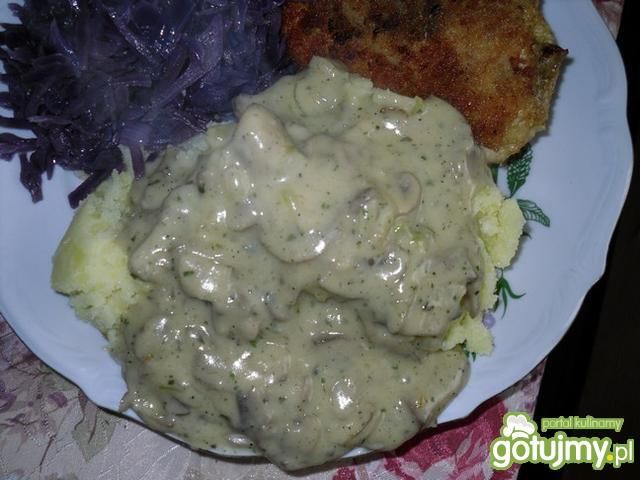 Sos pieczarkowy z lubczykiem