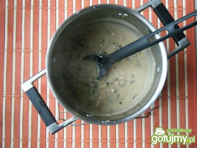 Sos pieczarkowy ze śmietaną