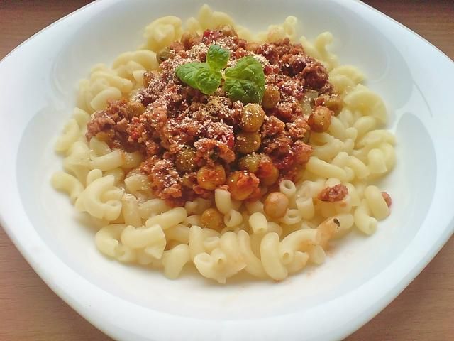 sos pomidorowy z groszkiem