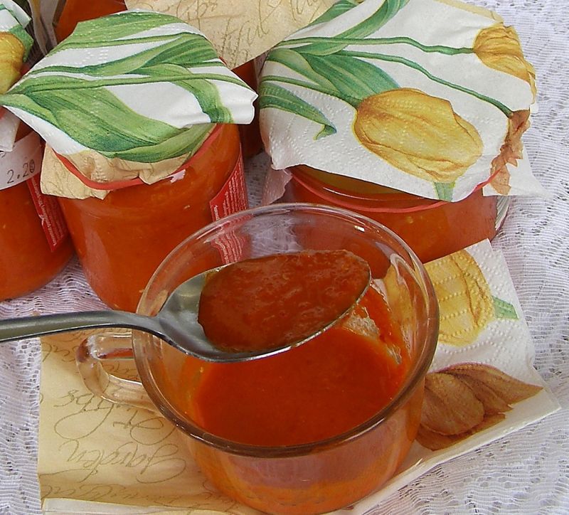 Sos pomidorowy z ostrą papryką