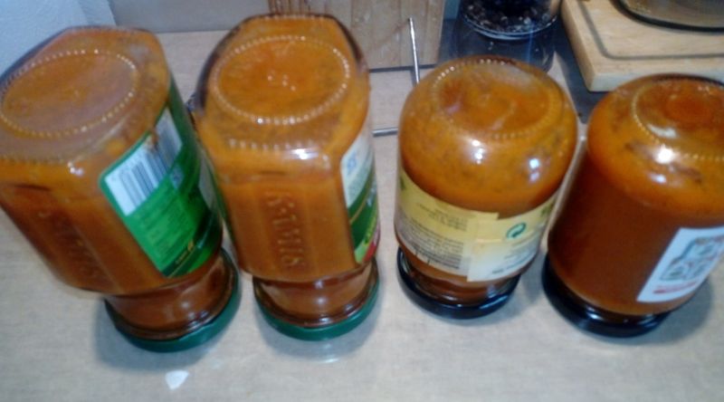 Sos pomidorowy z papryką, patisonem i czosnkiem