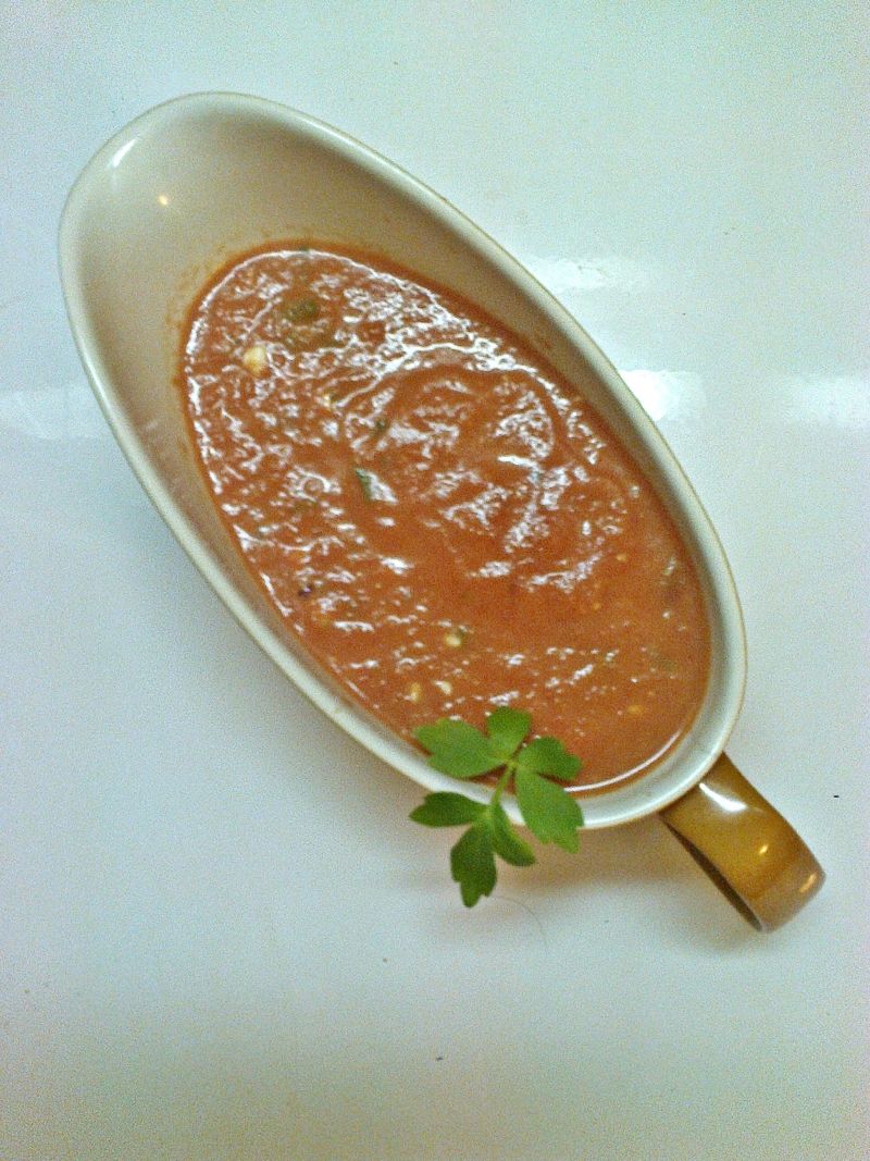 Sos pomidorowy z serkiem