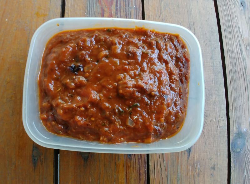 Sos pomidorowy z suszonymi śliwkami