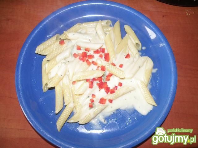 sos serowy z makaronem