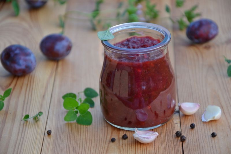 Рецепт вкусного ткемали на зиму. Ткемали домашний. Соус ткемали.