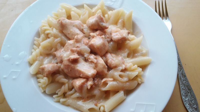 Sos śmietankowy z kurczakiem