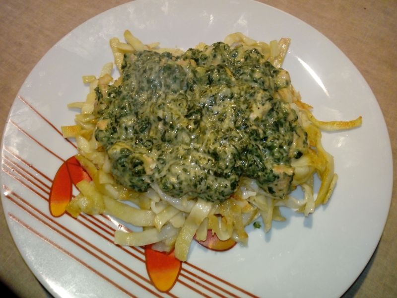 Sos szpinakowo - serowy z kurczakiem Sos szpinakowo - serowy z kurczakiem