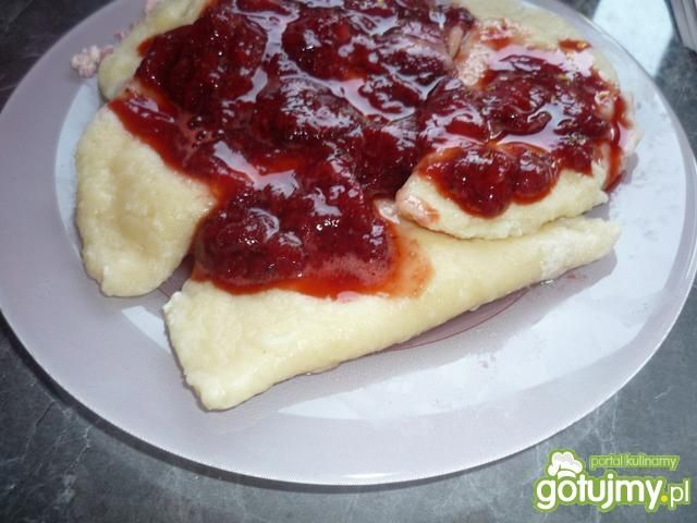 Sos truskawkowy do np. pierogów z serem. Sos truskawkowy do np. pierogów z serem.