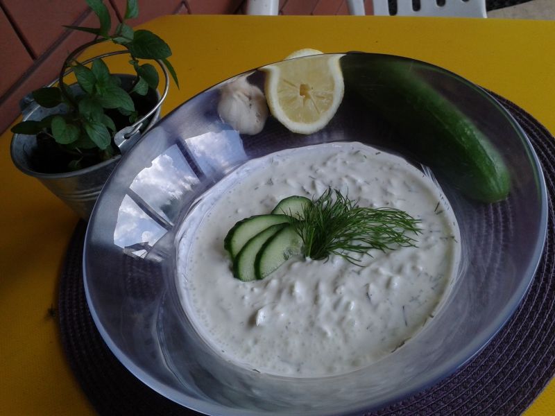 Sos tzatziki