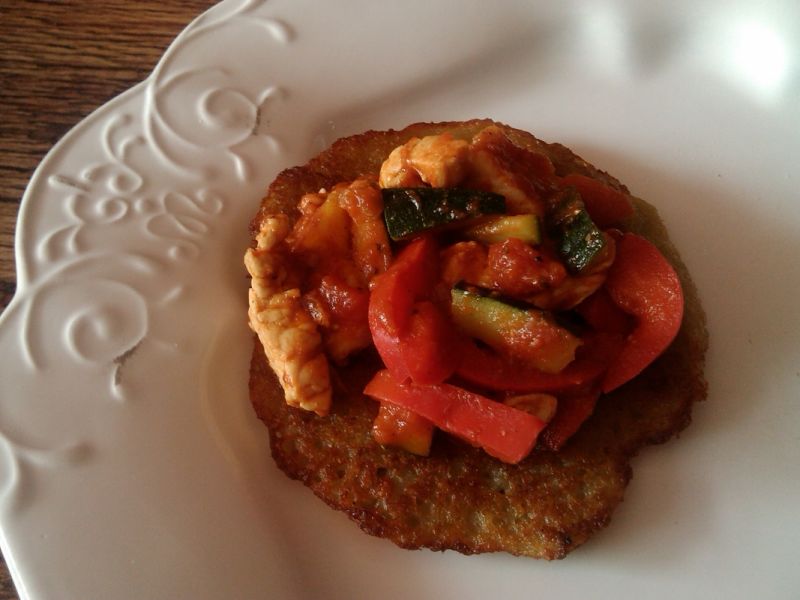 Sos warzywny z indykiem do placków ziemniaczanych Sos warzywny z indykiem do placków ziemniaczanych