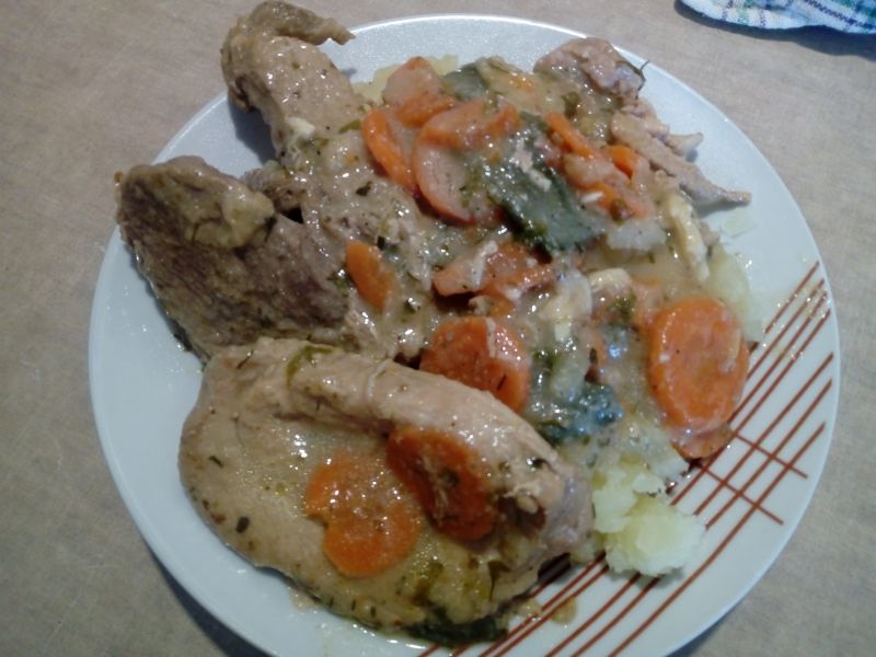 Sos z karkówki z marchewką