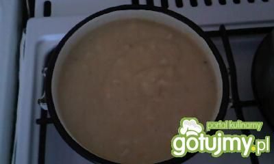 Sos z kawałkami piersi z kurczaka 