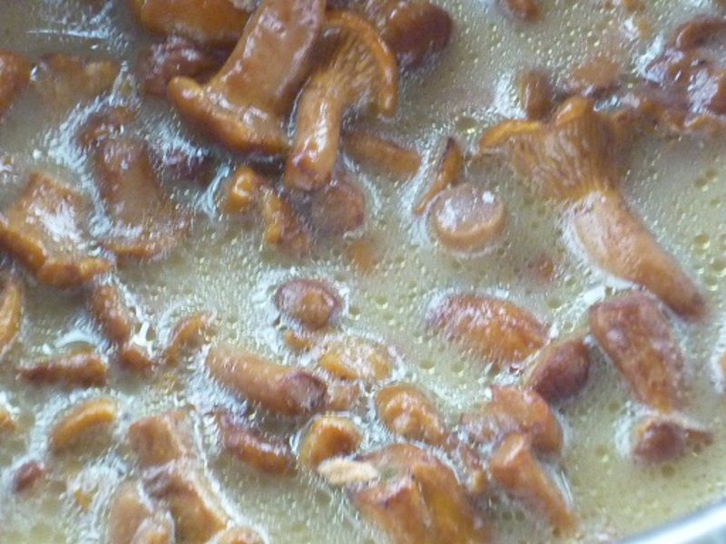 Sos z kurek do mięsa