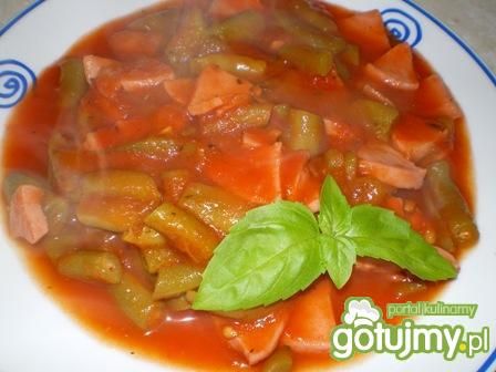 Sos z parówkami i fasolką