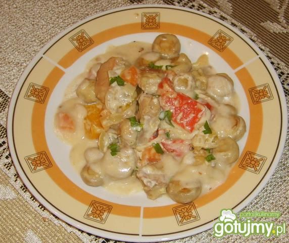 Sos z pieczarkami i z piersią z kurczaka Sos z pieczarkami i z piersią z kurczaka