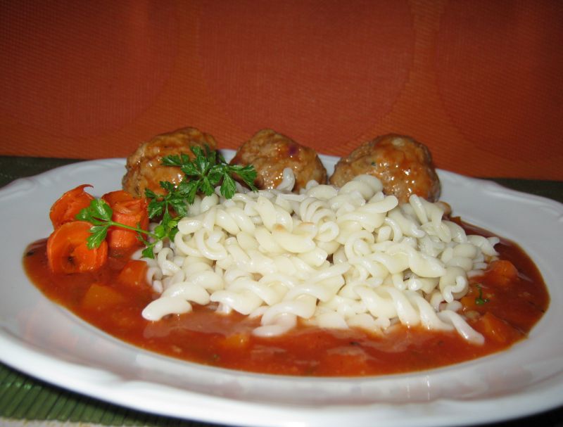 Sos z pulpetami do makaronu Sos z pulpetami do makaronu