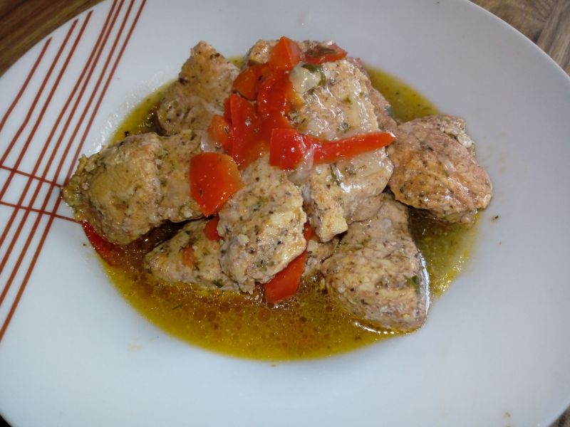 Sos z szynki z papryką i śmietaną