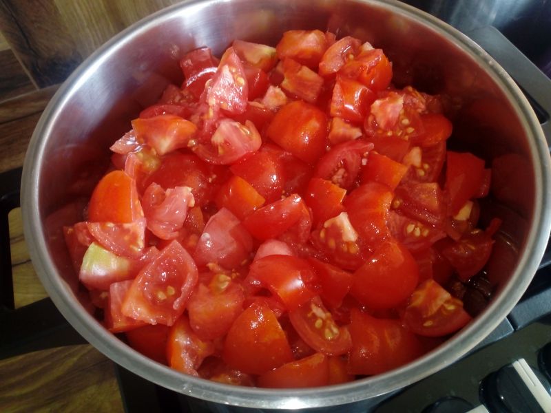 Sos ze świeżych pomidorów do słoików