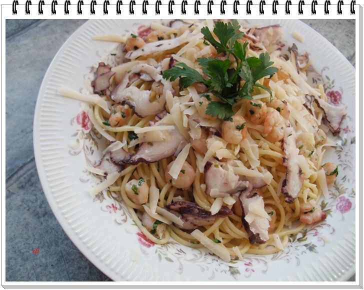 Spagetti Eli z krewetkami i carpaccio z ośmiornicy