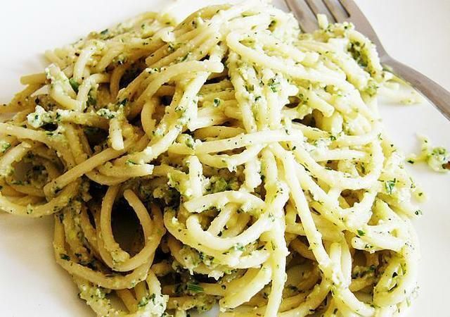 spagetti z cukinią i czosnkiem spagetti z cukinią i czosnkiem