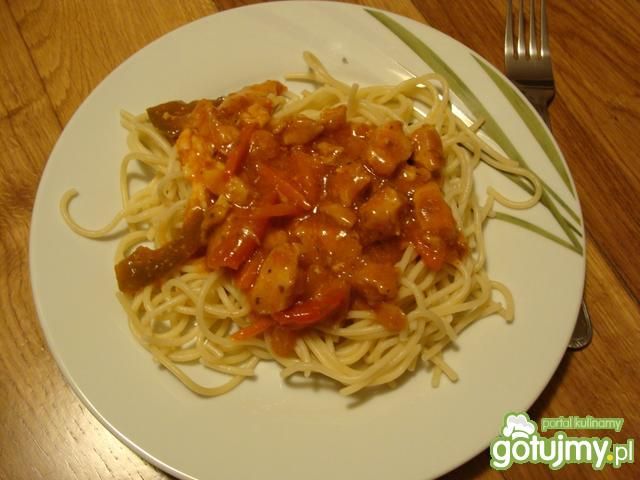 Spagetti z sosem słodko-kwaśnym