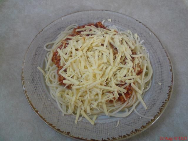 Spagettli z dużą ilością sera 