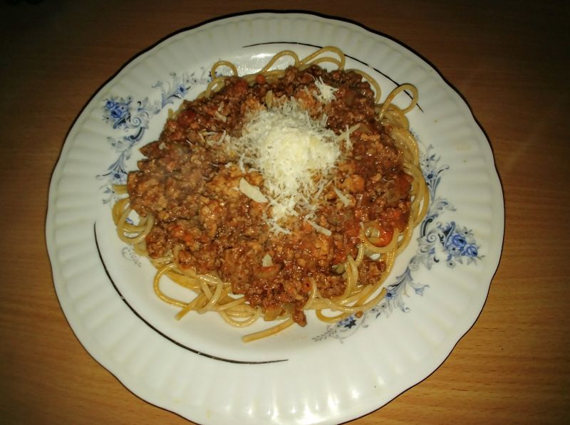 Spaggetti bolognese z wołowiną i czerwonym winem