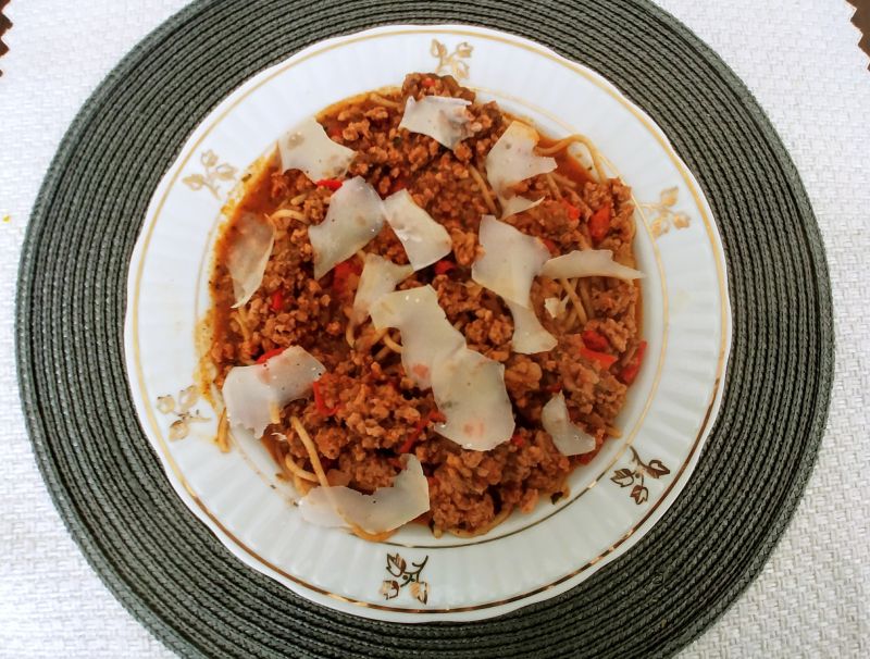 Spaghetti a'la bolognese z bakłażanem