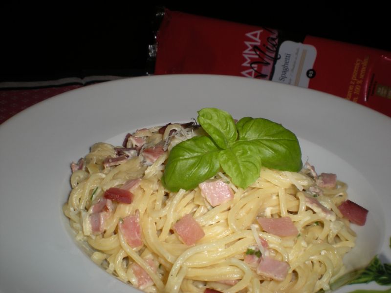 Spaghetti a’la carbonara  Spaghetti a’la carbonara