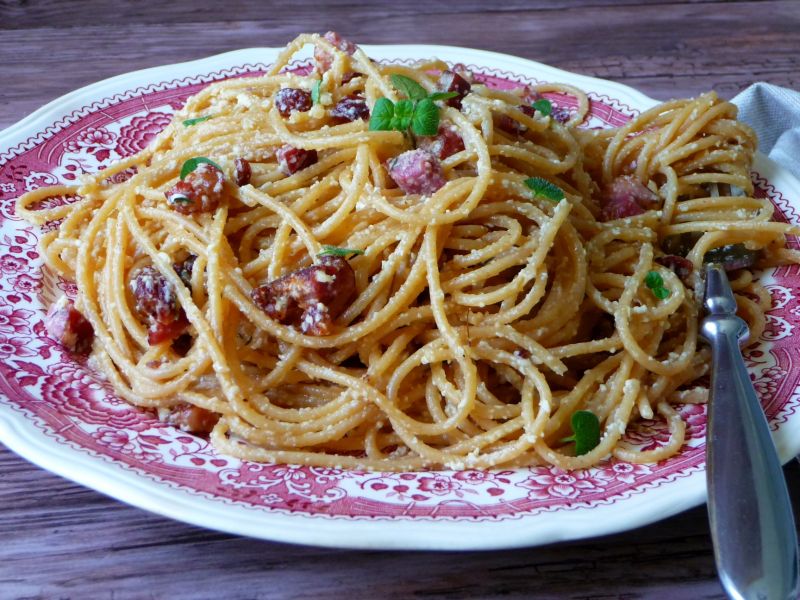 Spaghetti a'la carbonara Spaghetti a'la carbonara