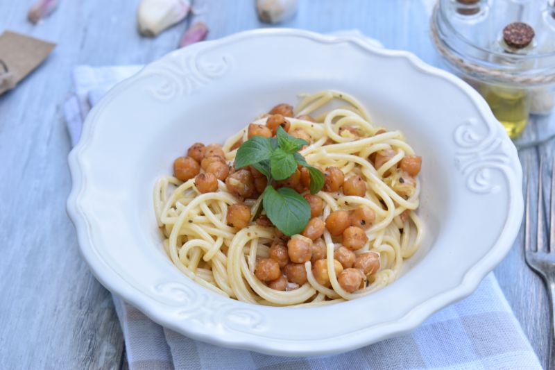 Spaghetti alla carbonara z ciecierzycą Spaghetti alla carbonara z ciecierzycą