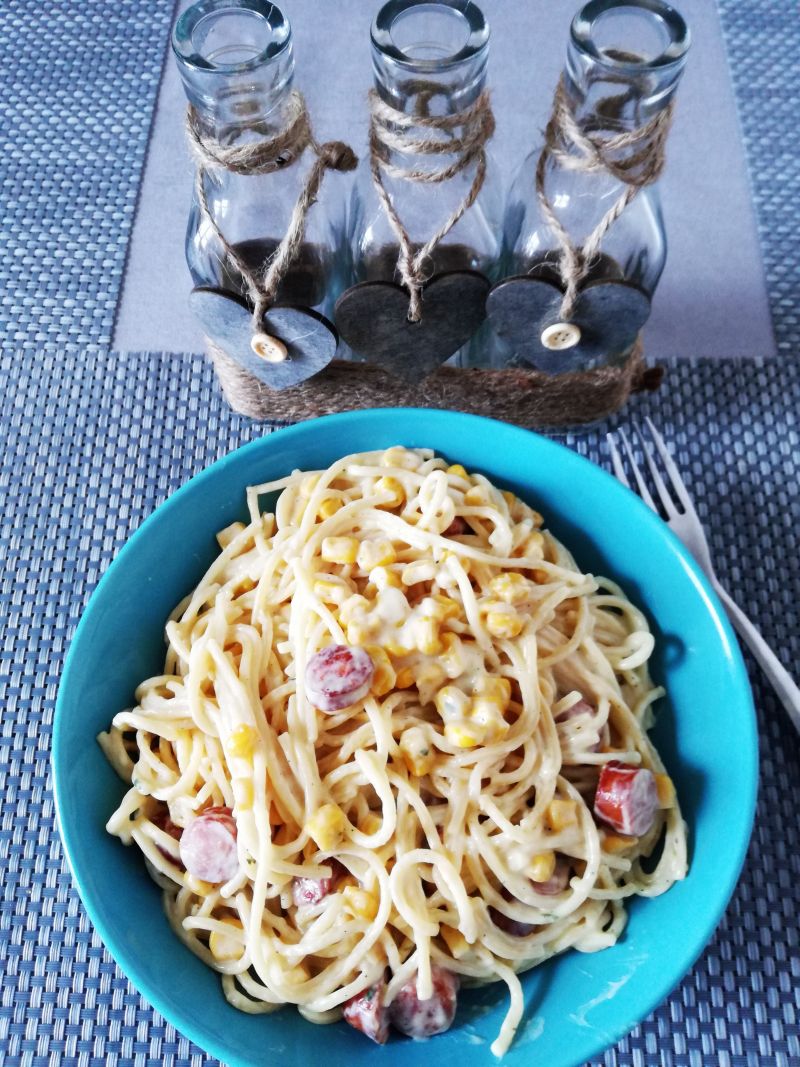 Spaghetti carbonara z frankfuterkami Spaghetti carbonara z frankfuterkami