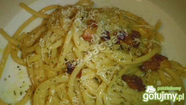 Spaghetti carbonara z grillowanym boczki Spaghetti carbonara z grillowanym boczki