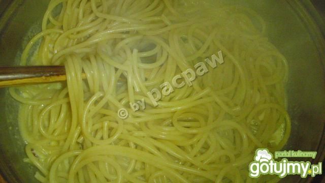 Spaghetti carbonara z polędwicą łososiow