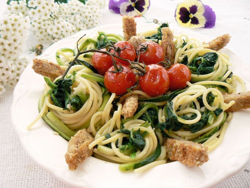 Spaghetti cukiniowo sojowe  Spaghetti cukiniowo sojowe