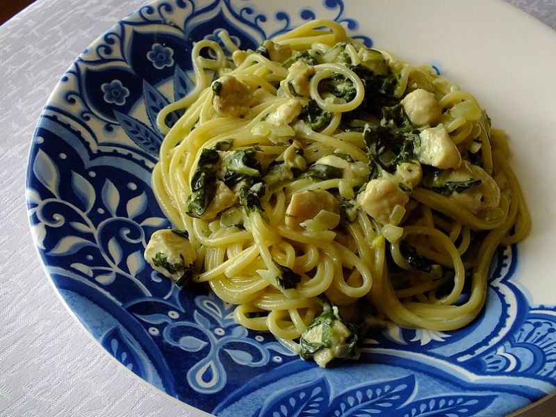 Spaghetti drobiowe ze szpinakiem Spaghetti drobiowe ze szpinakiem