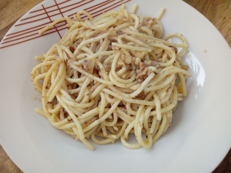 Spaghetti na słodko z orzechami