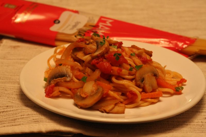 Spaghetti po sycylijsku z warzywami Spaghetti po sycylijsku z warzywami