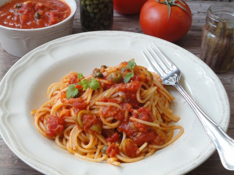 Spaghetti Puttanesca Spaghetti Puttanesca