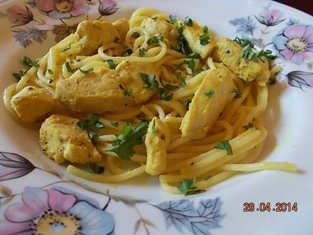 Spaghetti w sosie cytrynowym z kurczakiem  Spaghetti w sosie cytrynowym z kurczakiem