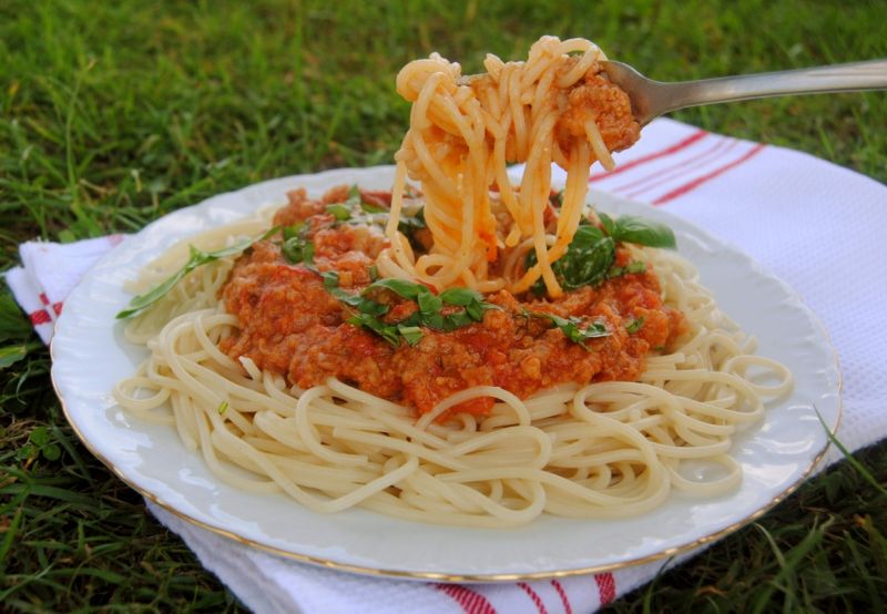 Spaghetti w sosie mięsno –pomidorowym