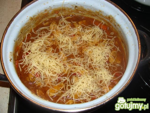 Spaghetti w sosie paprykowo-ziołowym