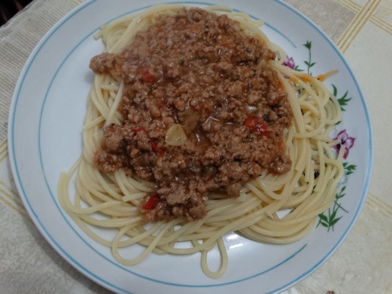 Przepis - Spaghetti W Sosie Pomidorowym Przepis - Gotujmy.pl