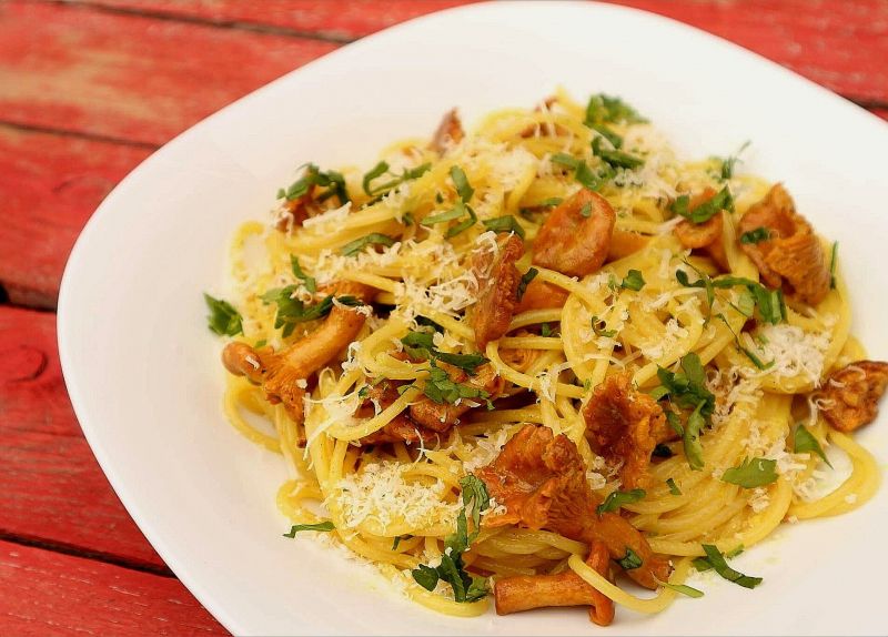 Spaghetti w winnym sosie z kurkami Spaghetti w winnym sosie z kurkami