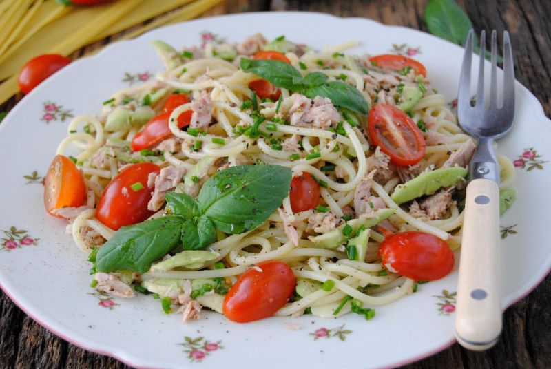 Spaghetti z awokado i tuńczykiem Spaghetti z awokado i tuńczykiem